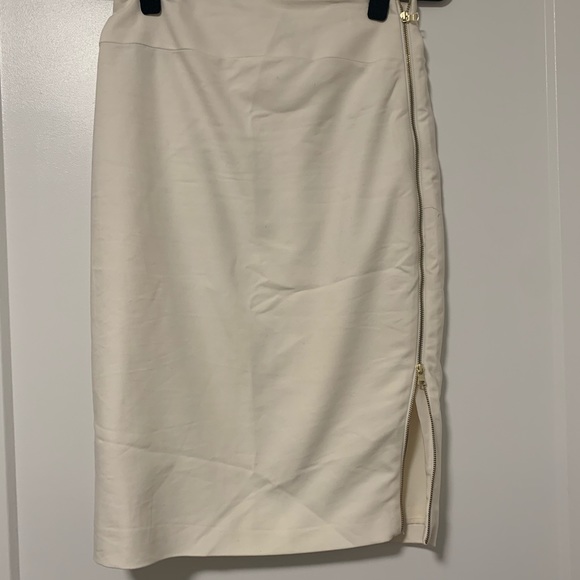 Express white pencil skirt with zipper accent - adjust the slit - Picture 3 of 9